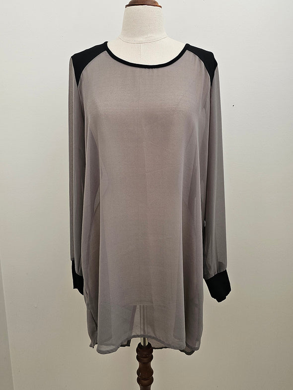 RANDOM Size 14 long top