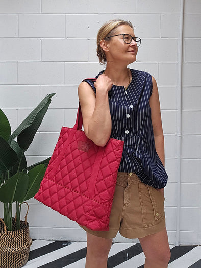Curves Raspberry Tote Bags – Hello Friday